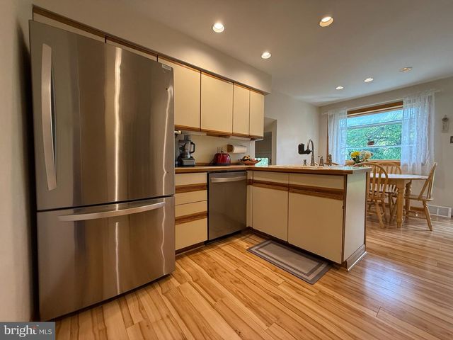 806 WARFIELD LN, Huntingdon Valley, PA 19006