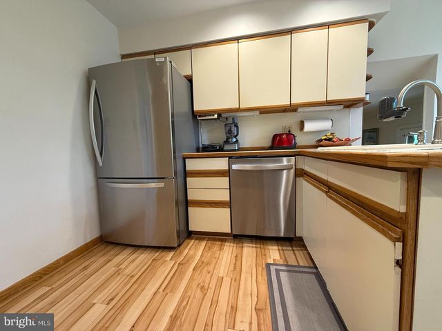 806 WARFIELD LN, Huntingdon Valley, PA 19006