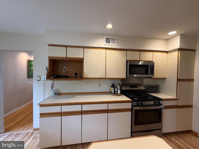 806 WARFIELD LN, Huntingdon Valley, PA 19006