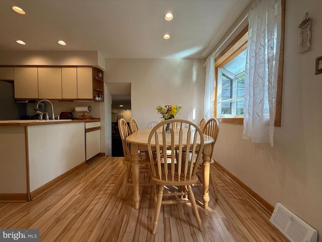 806 WARFIELD LN, Huntingdon Valley, PA 19006
