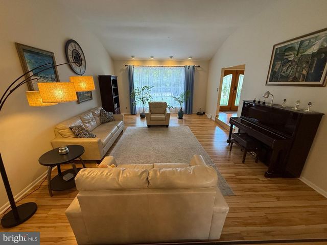 806 WARFIELD LN, Huntingdon Valley, PA 19006