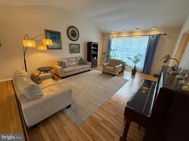 806 WARFIELD LN, Huntingdon Valley, PA 19006