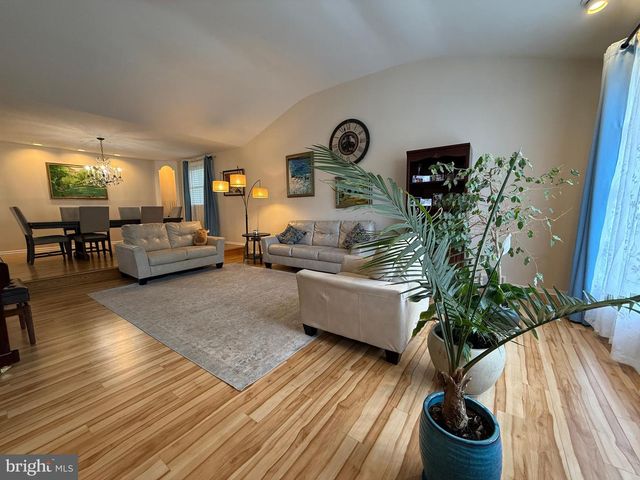 806 WARFIELD LN, Huntingdon Valley, PA 19006