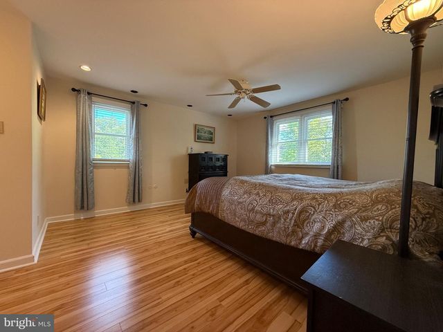 806 WARFIELD LN, Huntingdon Valley, PA 19006