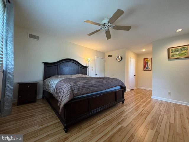 806 WARFIELD LN, Huntingdon Valley, PA 19006