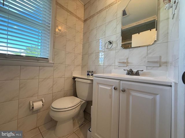 806 WARFIELD LN, Huntingdon Valley, PA 19006