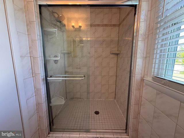 806 WARFIELD LN, Huntingdon Valley, PA 19006