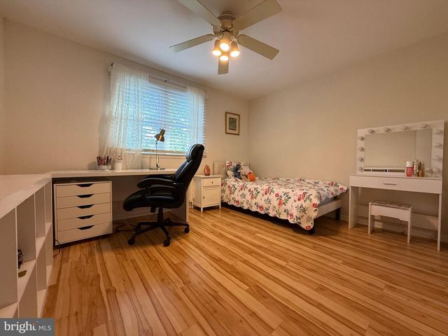806 WARFIELD LN, Huntingdon Valley, PA 19006