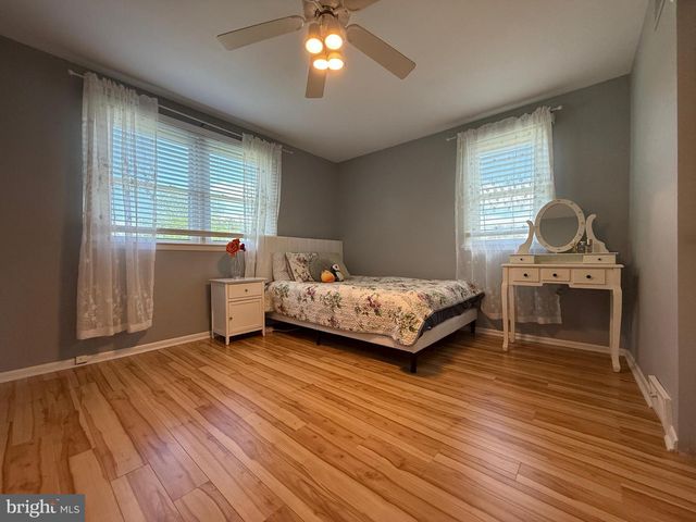 806 WARFIELD LN, Huntingdon Valley, PA 19006