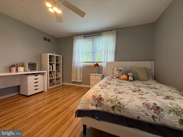 806 WARFIELD LN, Huntingdon Valley, PA 19006