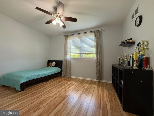 806 WARFIELD LN, Huntingdon Valley, PA 19006