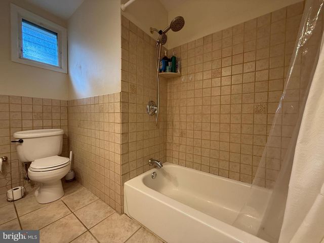 806 WARFIELD LN, Huntingdon Valley, PA 19006