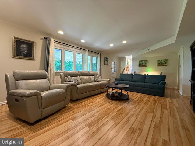 806 WARFIELD LN, Huntingdon Valley, PA 19006
