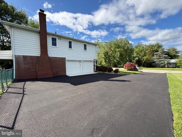 806 WARFIELD LN, Huntingdon Valley, PA 19006