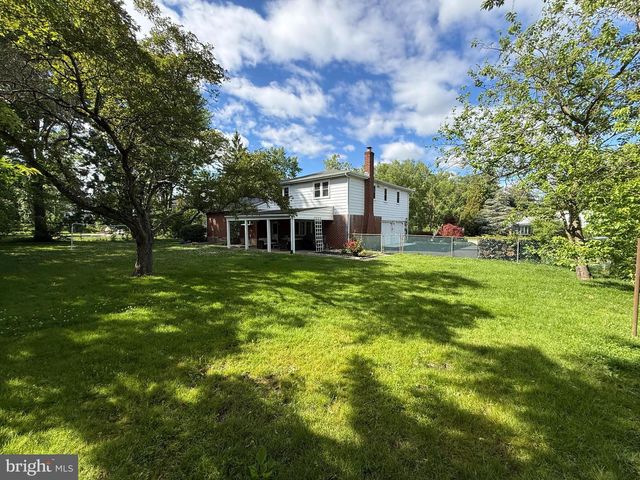 806 WARFIELD LN, Huntingdon Valley, PA 19006