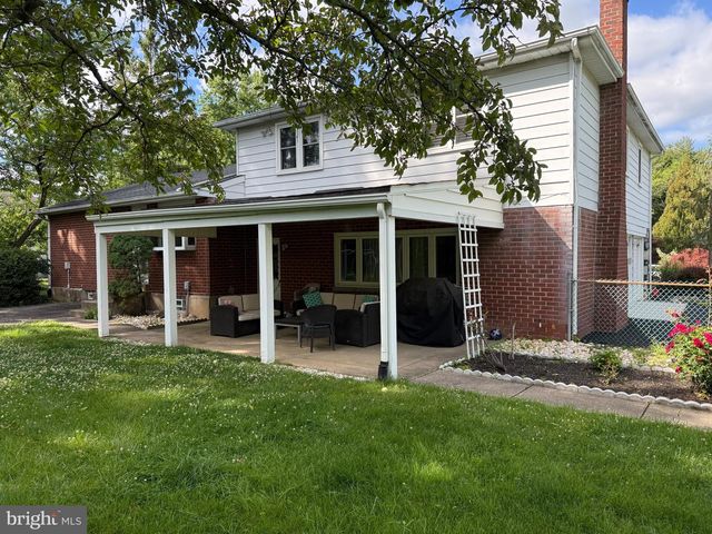 806 WARFIELD LN, Huntingdon Valley, PA 19006