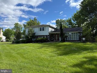 806 WARFIELD LN, Huntingdon Valley, PA 19006