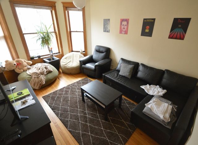 850 W Waveland Avenue 2, Chicago, IL 60613