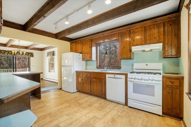 132 Stage Coach Dr, Chatham, MA 02659