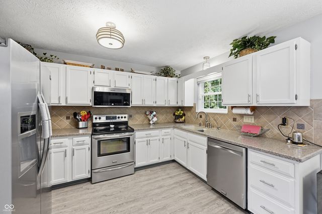 275 Inland Circle, Avon, IN 46123