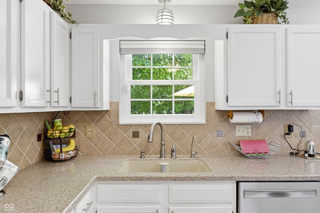 275 Inland Circle, Avon, IN 46123