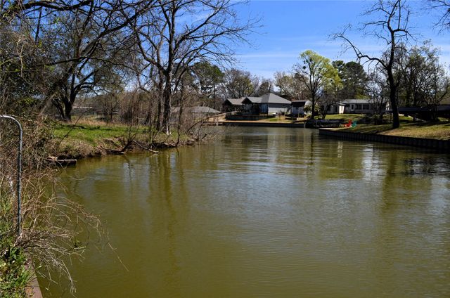 721 Molokai Court, Tool, TX 75143