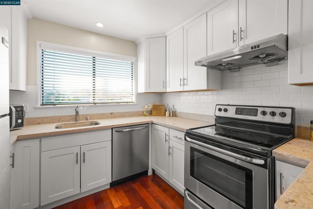 115 Hobart Ave E, San Mateo, CA 94402