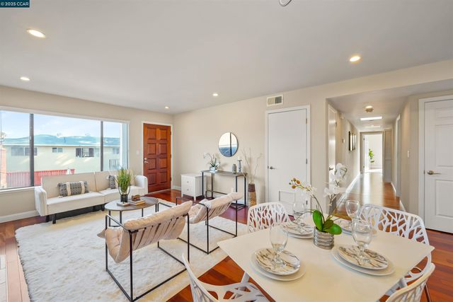 115 Hobart Ave E, San Mateo, CA 94402