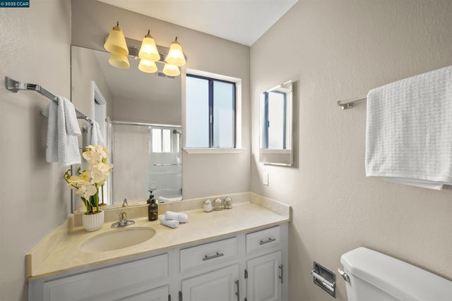 115 Hobart Ave E, San Mateo, CA 94402