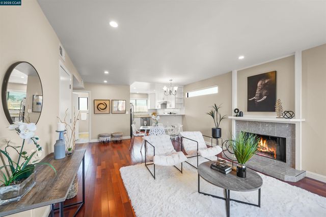 115 Hobart Ave E, San Mateo, CA 94402