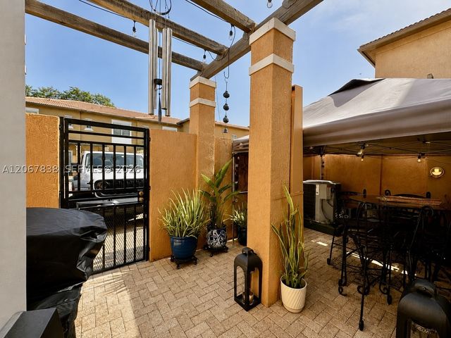 14708 SW 6th St 14708, Pembroke Pines, FL 33027