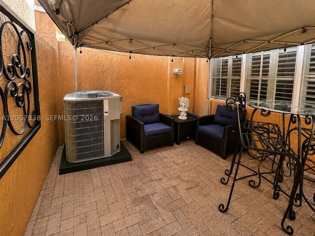 14708 SW 6th St 14708, Pembroke Pines, FL 33027