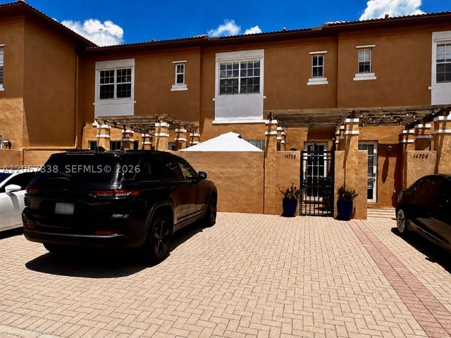 14708 SW 6th St 14708, Pembroke Pines, FL 33027