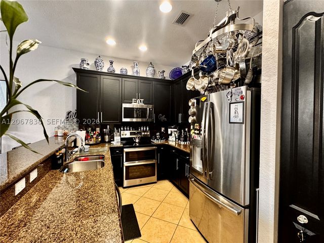 14708 SW 6th St 14708, Pembroke Pines, FL 33027