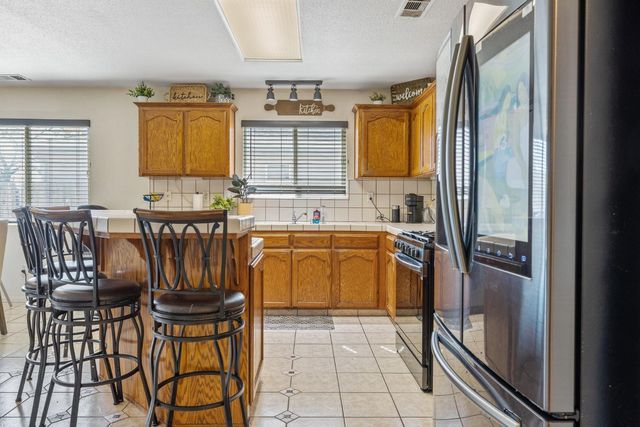 1915 Valley Spring Ave, Hanford, CA 93230