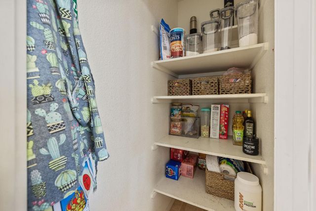 1915 Valley Spring Ave, Hanford, CA 93230