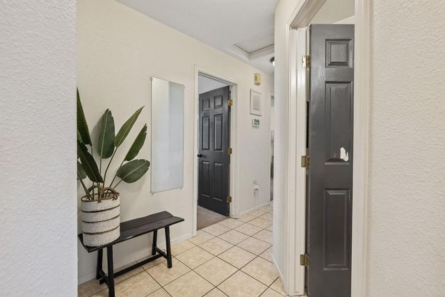 1915 Valley Spring Ave, Hanford, CA 93230