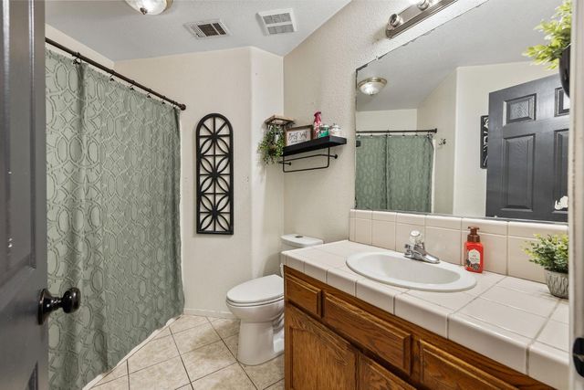 1915 Valley Spring Ave, Hanford, CA 93230