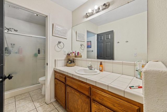 1915 Valley Spring Ave, Hanford, CA 93230