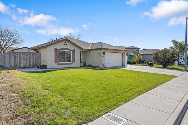 1915 Valley Spring Ave, Hanford, CA 93230