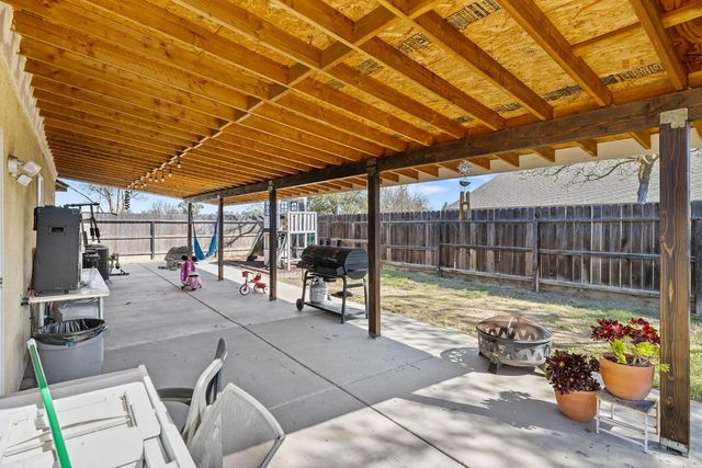 1915 Valley Spring Ave, Hanford, CA 93230