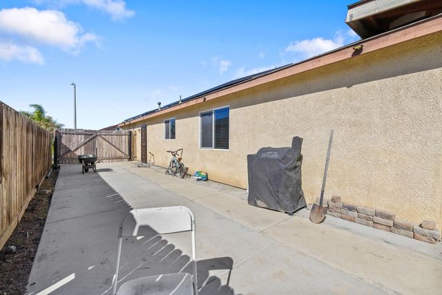 1915 Valley Spring Ave, Hanford, CA 93230