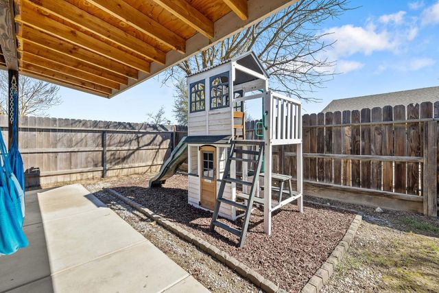 1915 Valley Spring Ave, Hanford, CA 93230