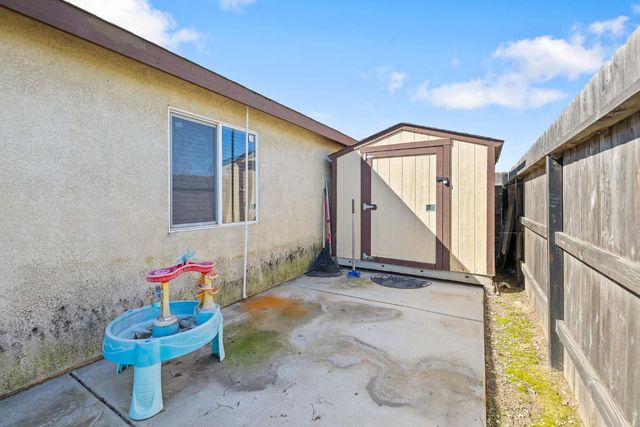 1915 Valley Spring Ave, Hanford, CA 93230