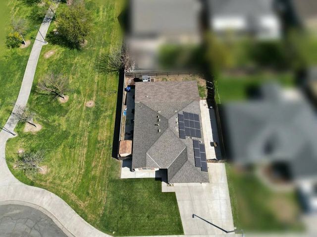 1915 Valley Spring Ave, Hanford, CA 93230