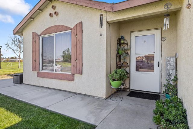 1915 Valley Spring Ave, Hanford, CA 93230