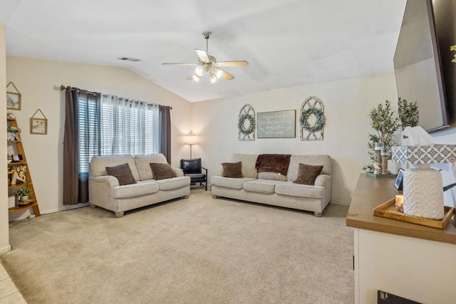 1915 Valley Spring Ave, Hanford, CA 93230