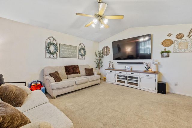 1915 Valley Spring Ave, Hanford, CA 93230