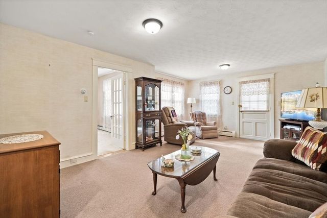 25 Winward St, Fall River, MA 02724