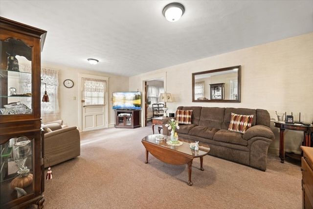 25 Winward St, Fall River, MA 02724